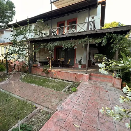 Chic With Terrace And Rooftop In מלון