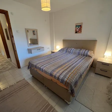 Chic With Terrace And Rooftop In 4* איזמיר