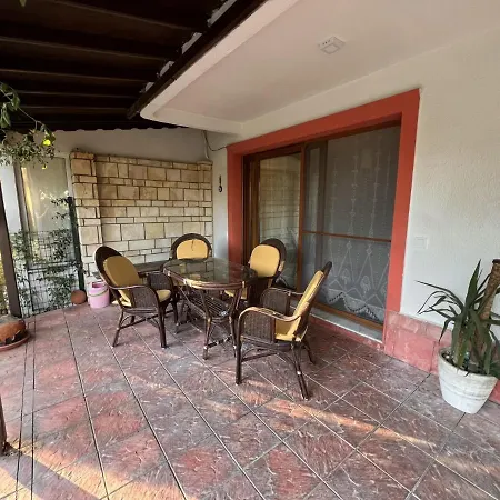 Chic With Terrace And Rooftop In מלון איזמיר